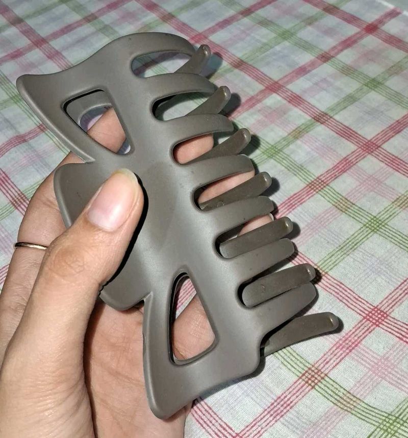 Stylish Grey Hair Claw Clip (greyish brown)