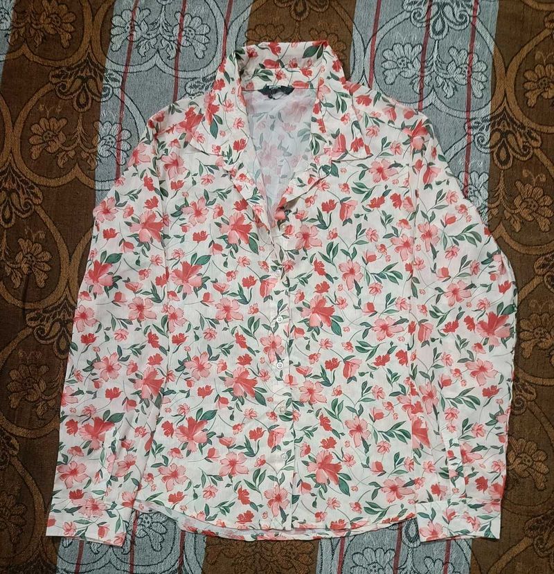 Chic Floral Print Button-Up Shirt