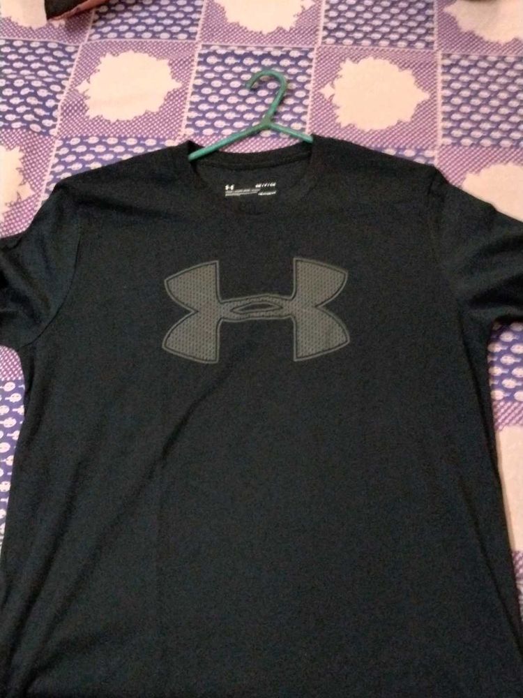 Under Armour Black T-Shirt