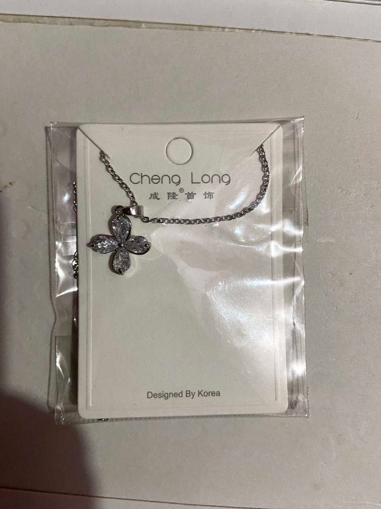 Elegant Clover Necklace ( Korean )