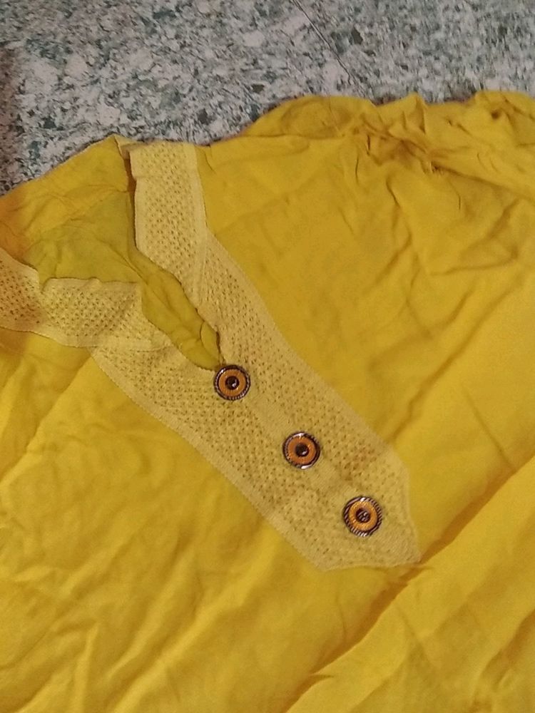 💛Beautiful Yellow Short Top💛