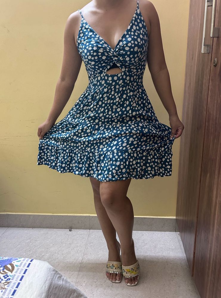 Chic Blue &amp; White Floral Print Dress