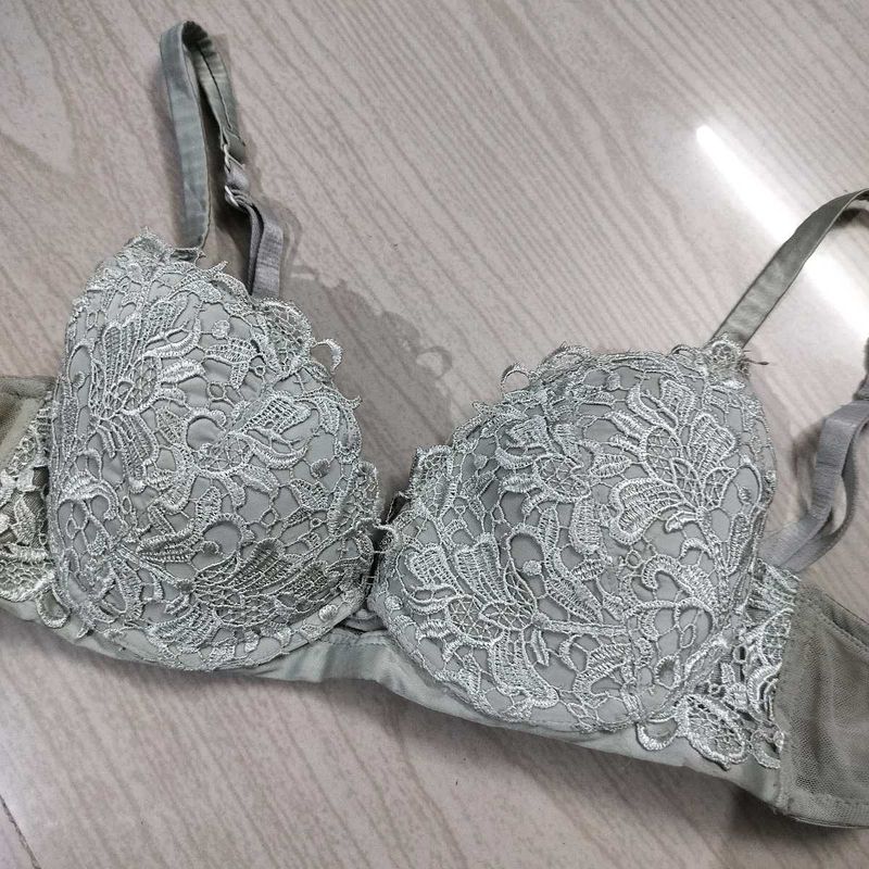 Vera Wang Luxurious Lace Bra