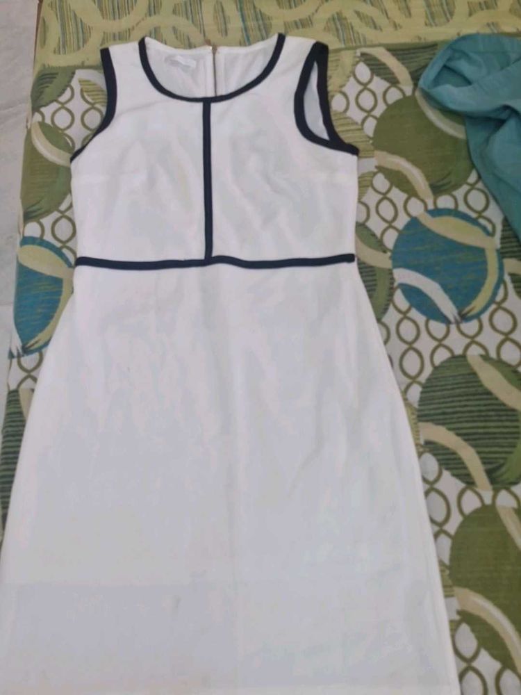 Chic White Sleeveless Dress