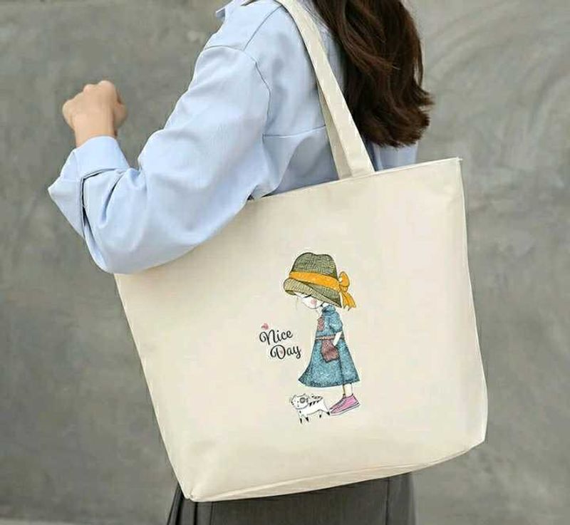 Women White Tote With Included Gifts