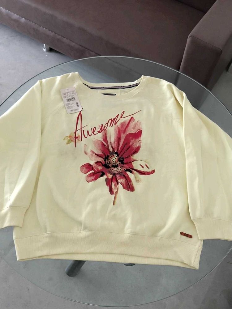 Sweatshirt