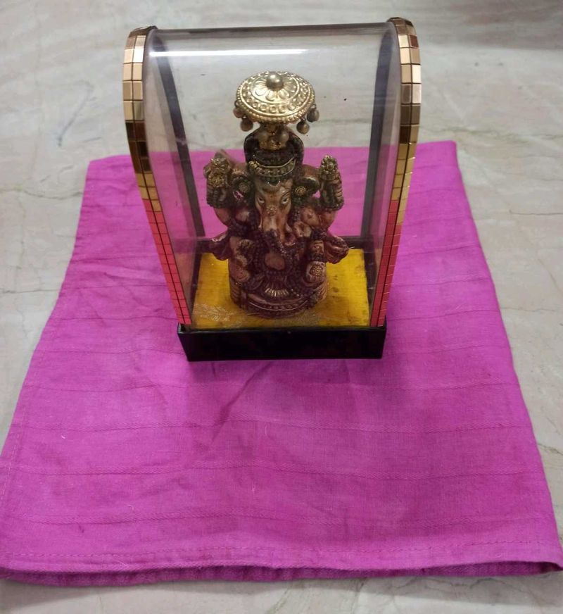 Lord Ganesha Idol in Display Box