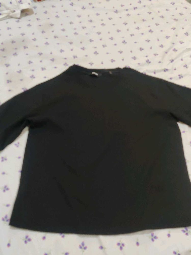 Basic Black Long-Sleeve Top