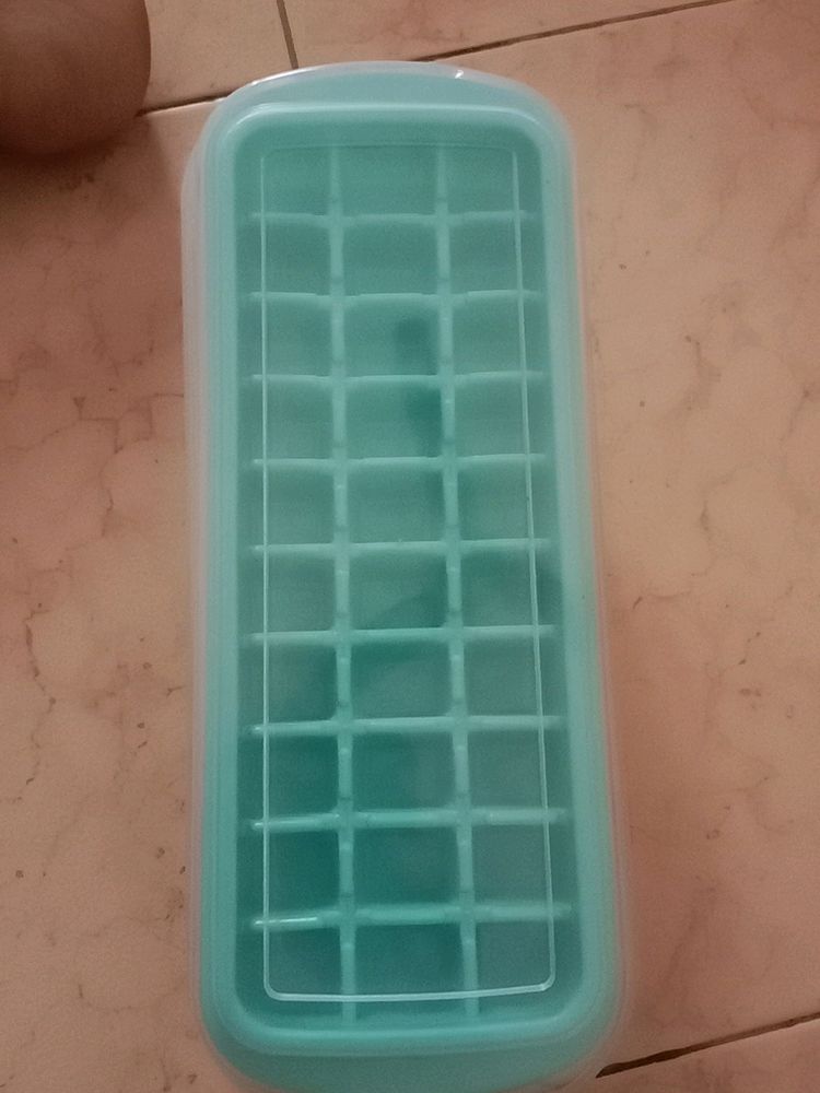 Ice Cube Tray With Box
