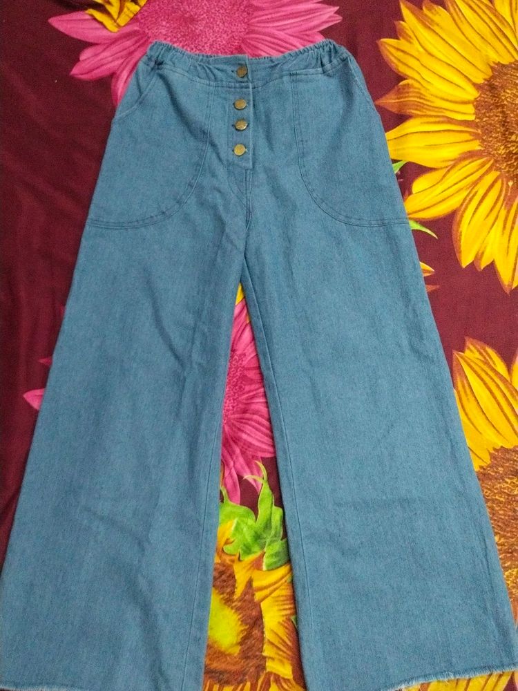 Size 30 Blue Jeans In Loose Pattern