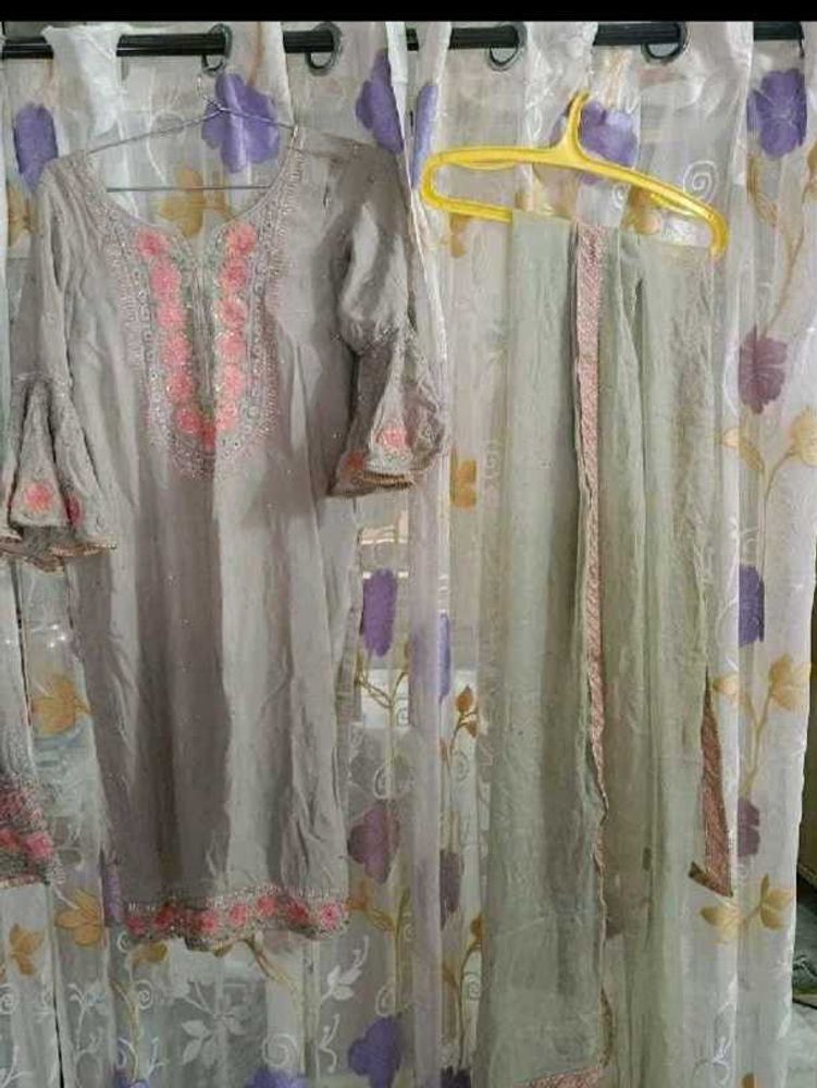 Elegant Kurta Set with Delicate Embroidery