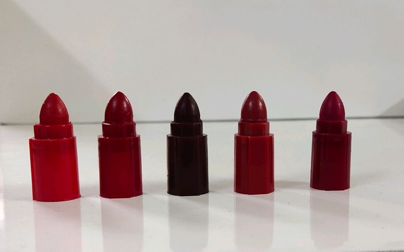 Combo Of Huda Beauty 5 in 1 Creamy Matte Lipstick (Red Edition)