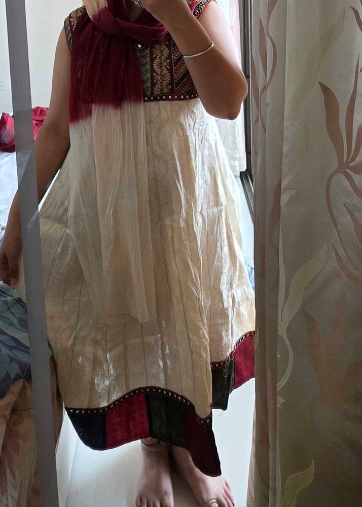 Elegant Off-White Kurta with Maroon Scarf