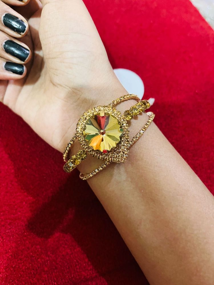 Stunning Gold bracelet with Crystal new wdt tag