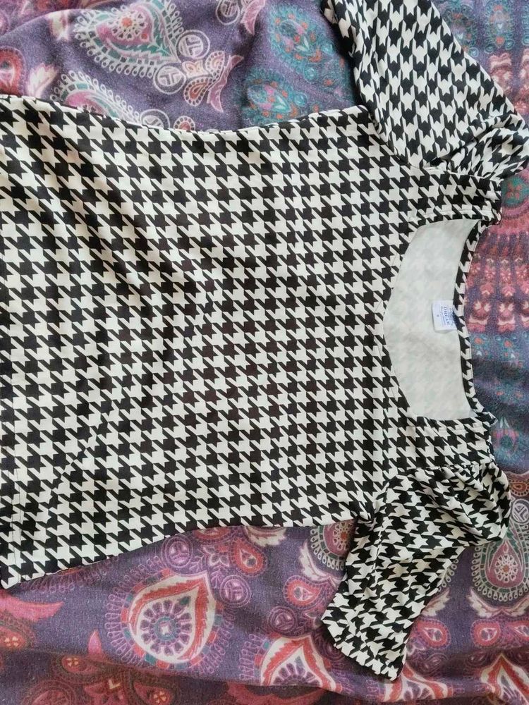 Houndstooth Print Long Sleeve Top