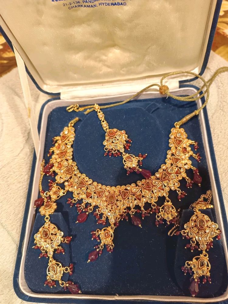 Red-golden Jewellery Set With Box