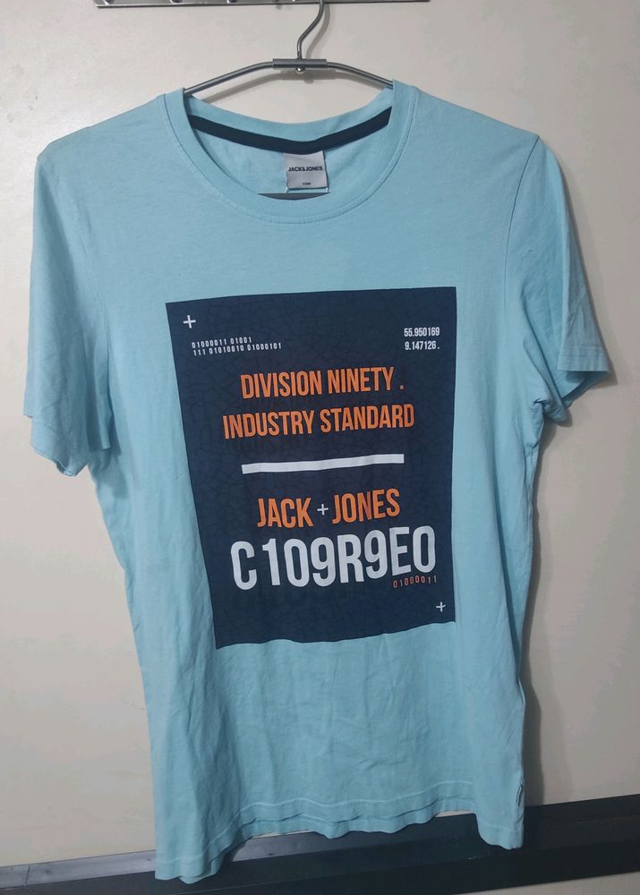 Men's Casual Tshirt. Like New. Good Condition.