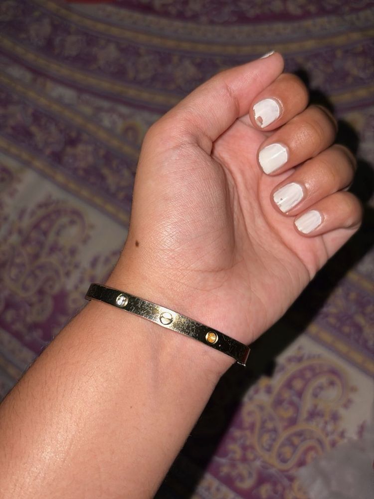 Elegant Gold Bracelet
