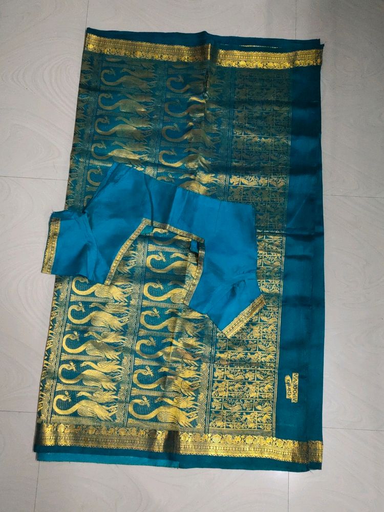 Green Colour Pattu Saree With Blouse