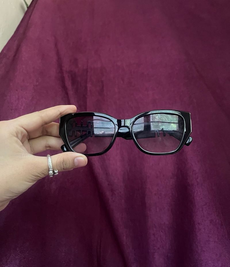 Stylish Black Cat-Eye Sunglasses