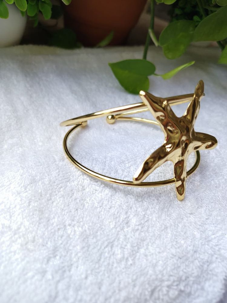 Gold Starfish Bangle arm cuff best for beaches