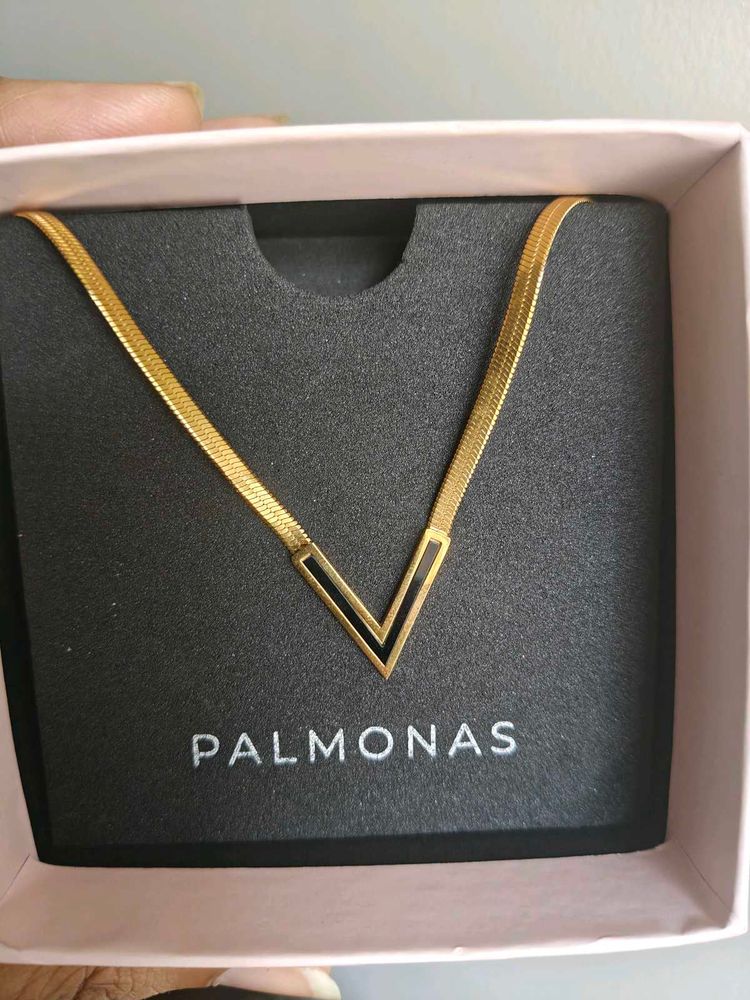 Palmonas Gold V Necklace