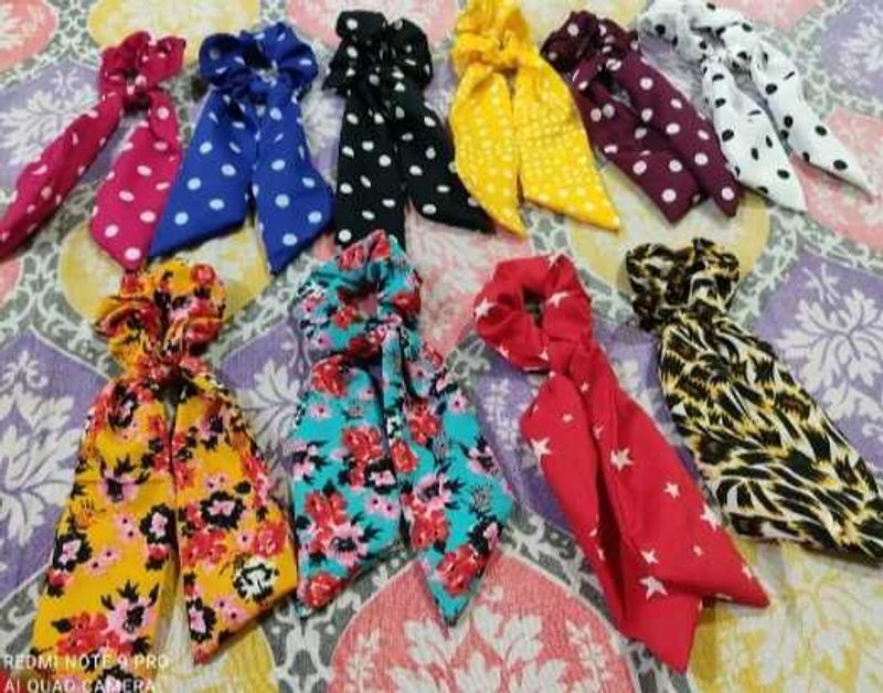4 Hair tie scrunchies