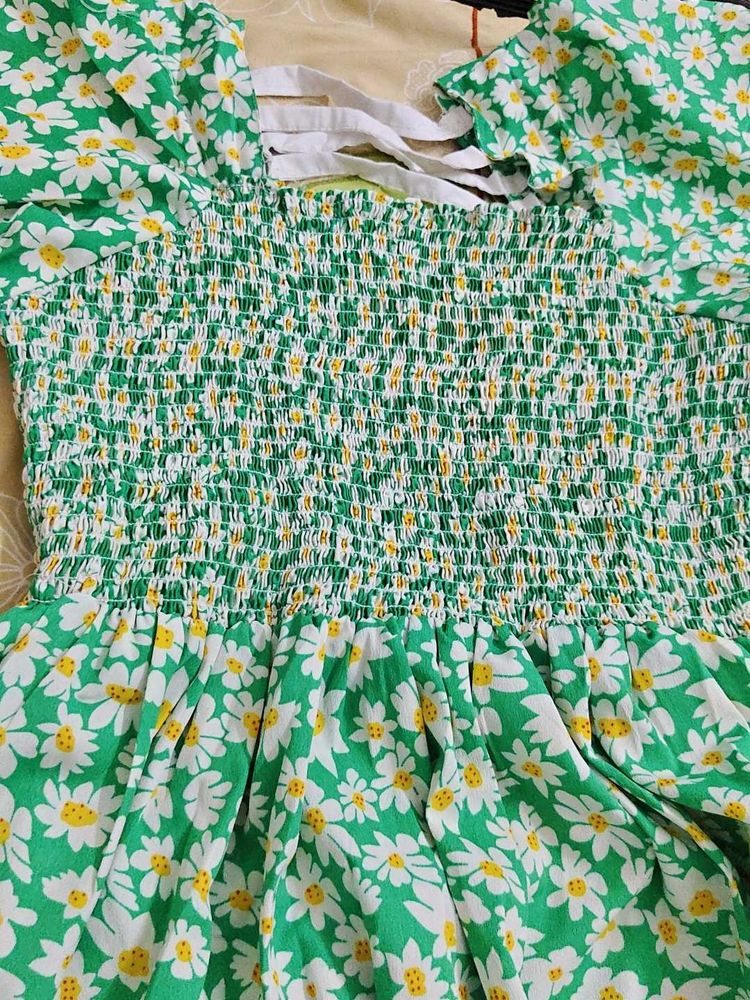 Daisy Smocked Puff Sleeve Top