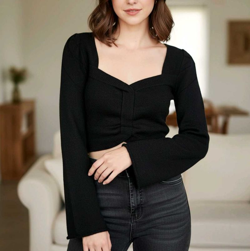 🖤Elegant Black Cropped Woolen Sweater🖤