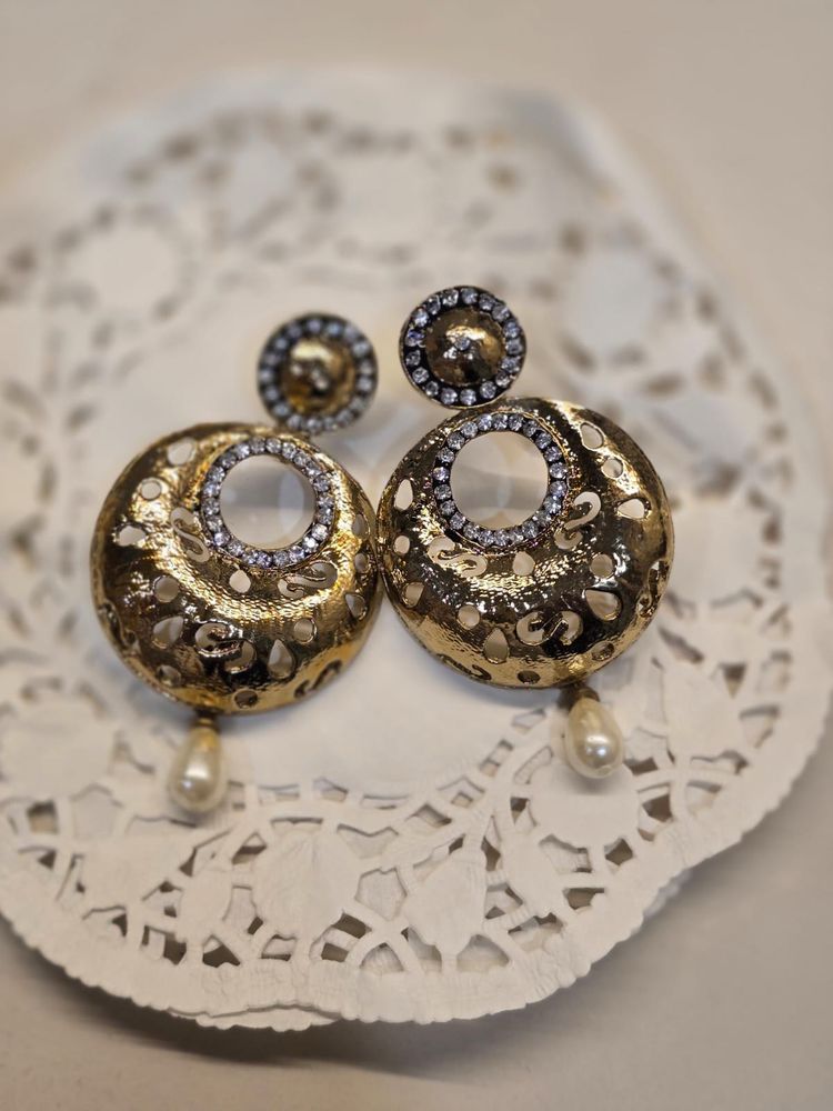 Elegant Gold Tone Pearl Dangle Earrings