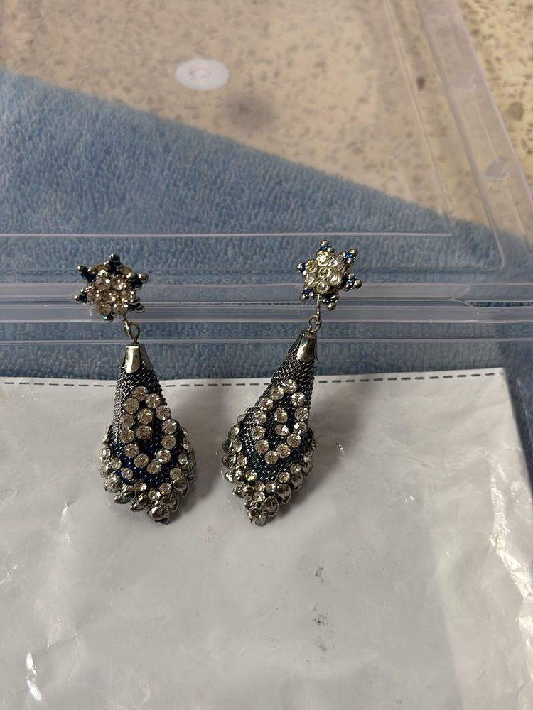 Sparkling Statement light weight Drop Earrings