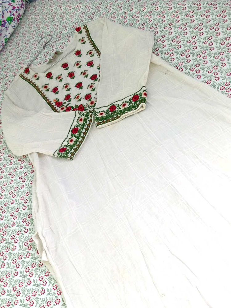 🌸 White Embroidered Kurti 💃price Drop Buy₹450🥳