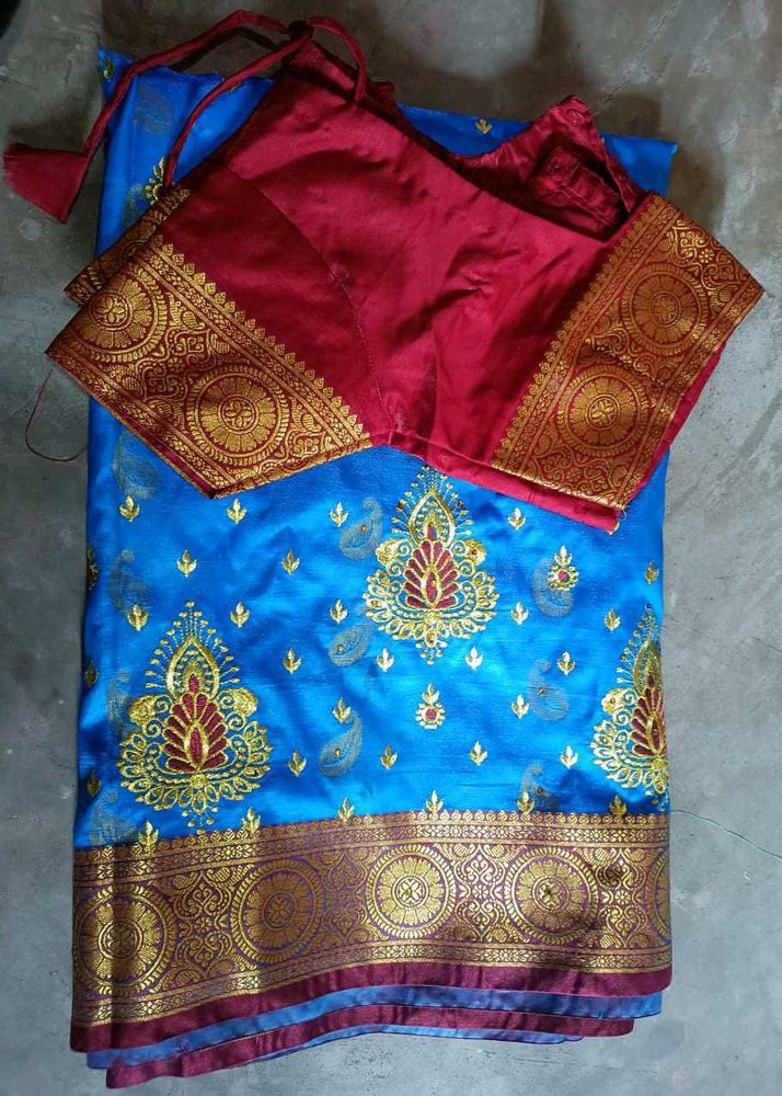 Beautiful banarasi Saree&amp;matching Readymade Blouse