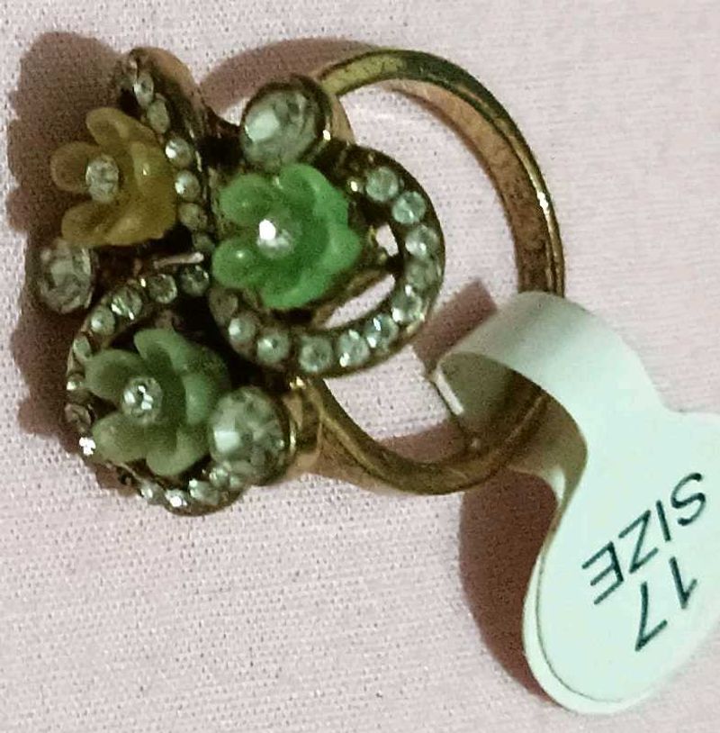 Flower &amp; Crystal Ring