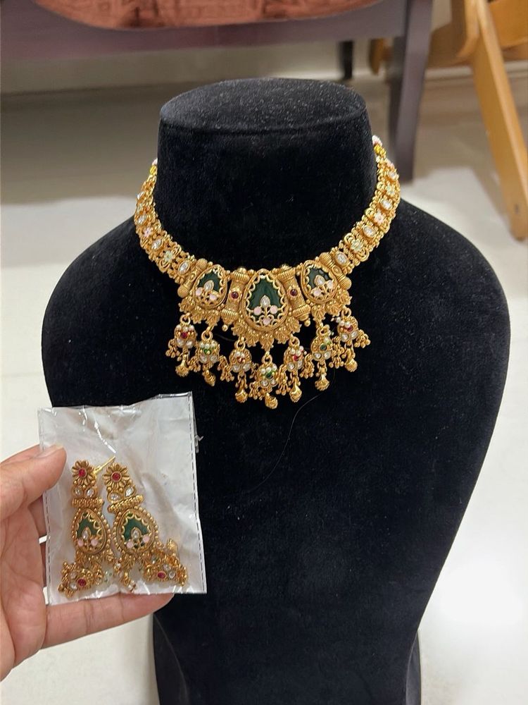 Exquisite Gold Tone Necklace &amp; Earrings Set