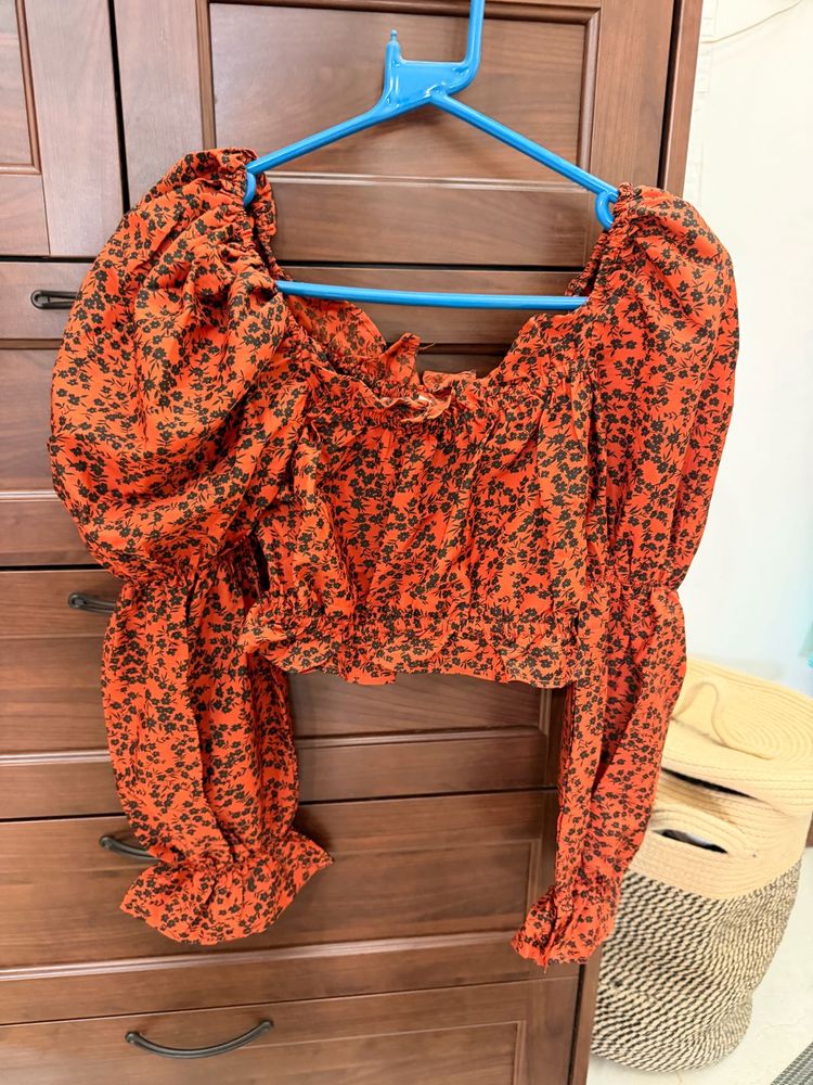 crop top with puffed sleeves