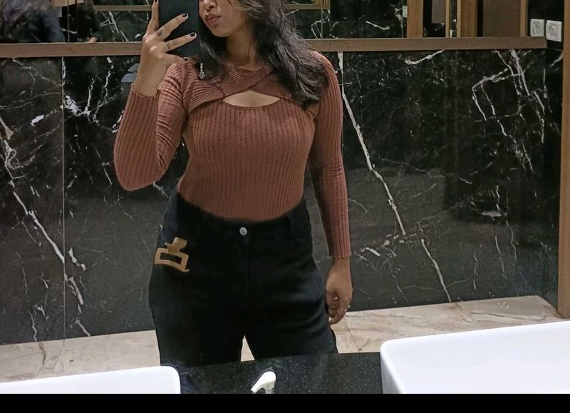 Ribbed Cut-Out Long Sleeve Top