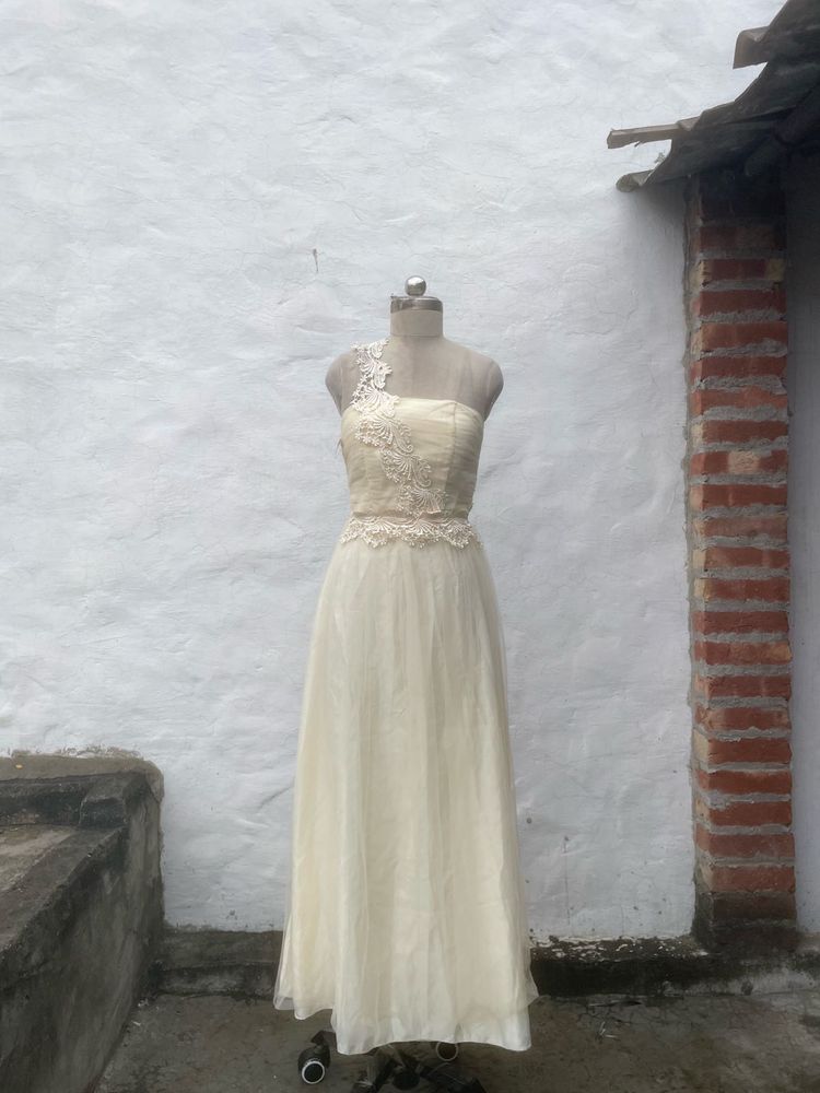 Elegant One-Shoulder Lace Gown