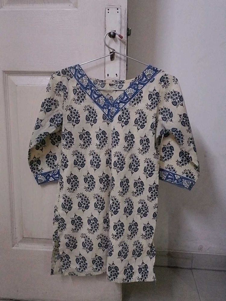 Cream Kurta with Blue Paisley Print