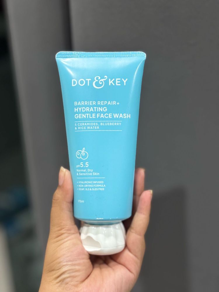 DOT &amp; KEY Barrier Repair Hydrating Face Wash