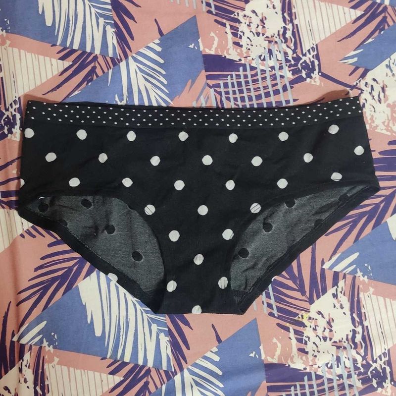 Brand New Victoria Secret Panties in Size M/28