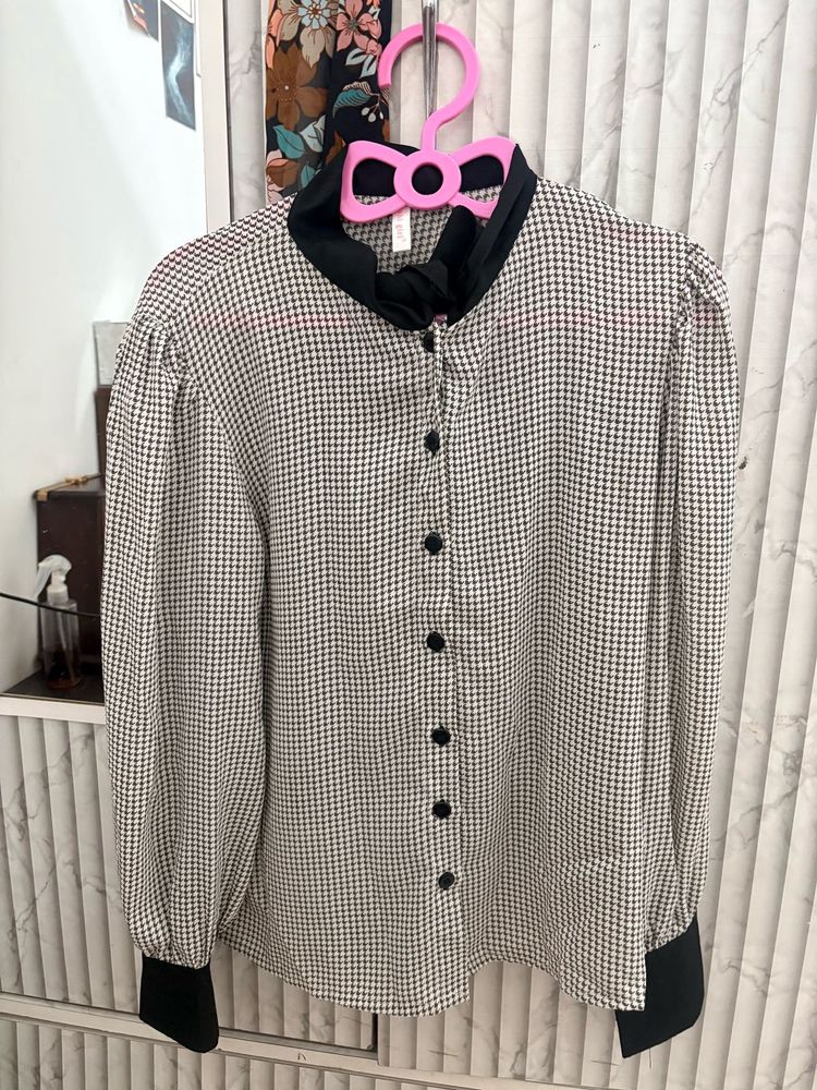Chic Houndstooth Button-Up Blouse