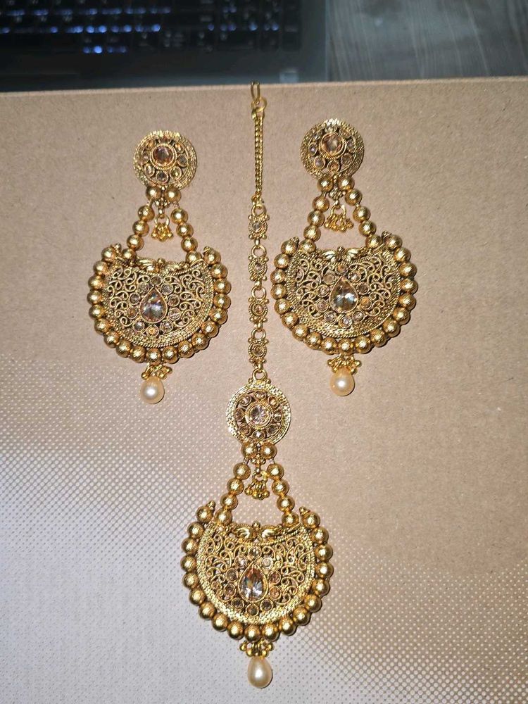 gold pearls mang tikka and earrings