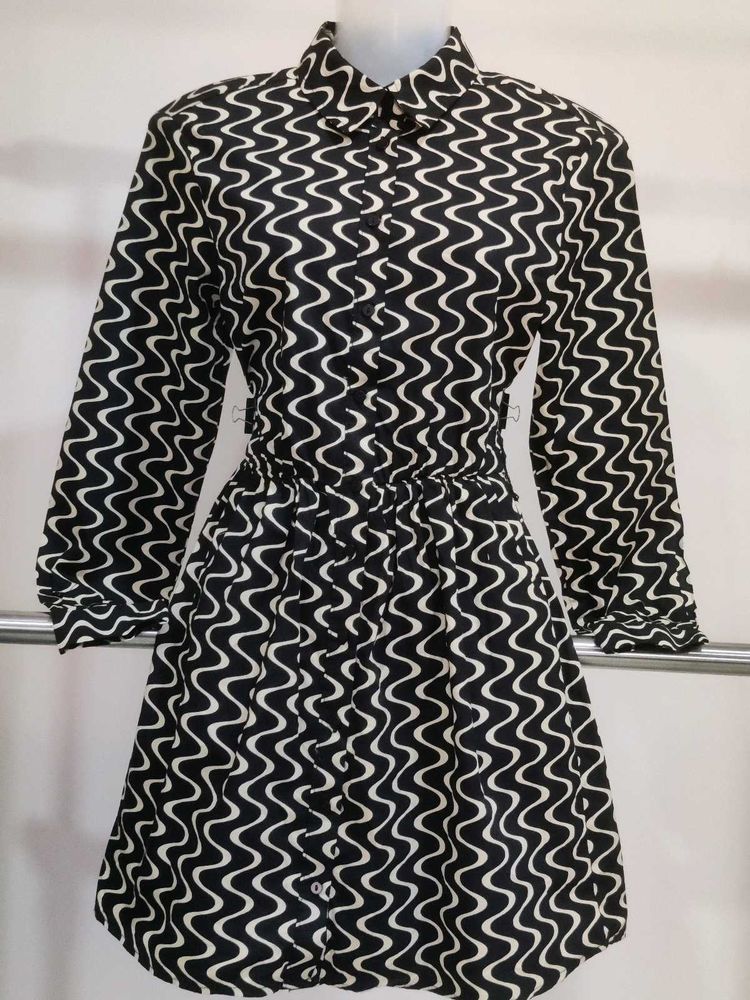 Chic Black &amp; White Wave Print Dress