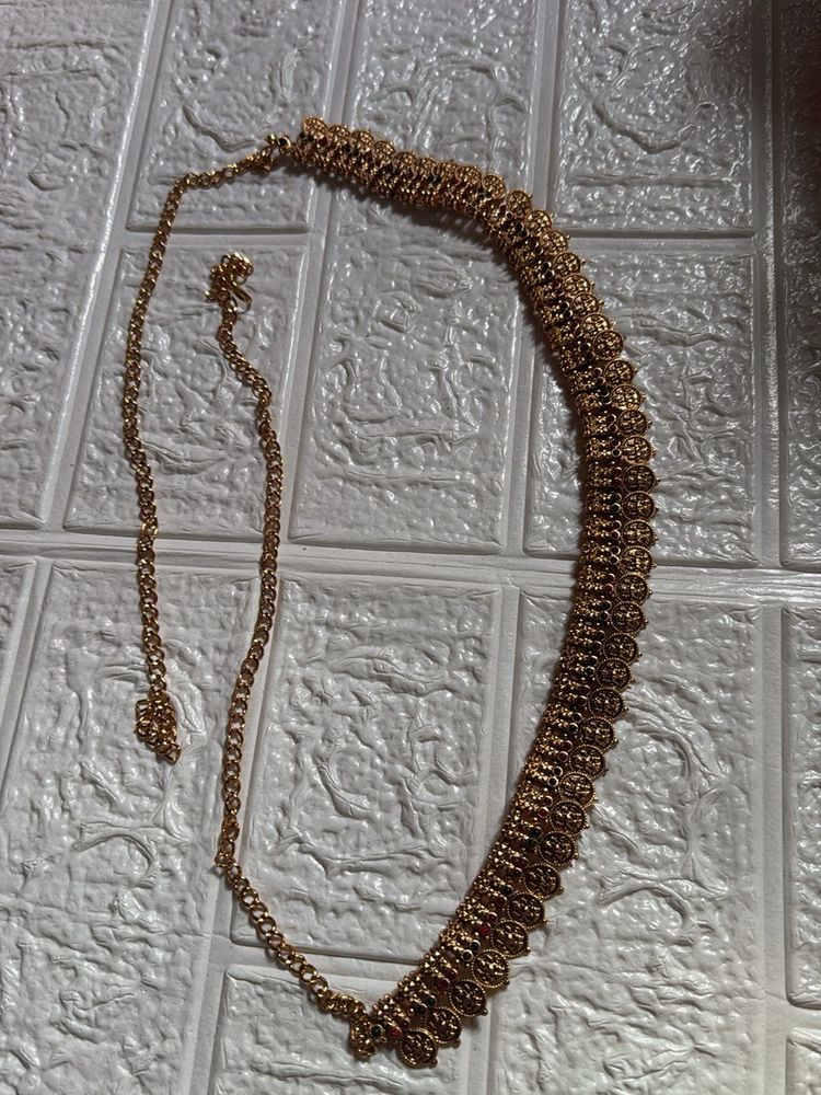 Elegant Gold-Tone Hipchain