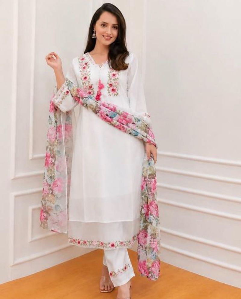Elegant White Floral Embroidered Kurti Set
