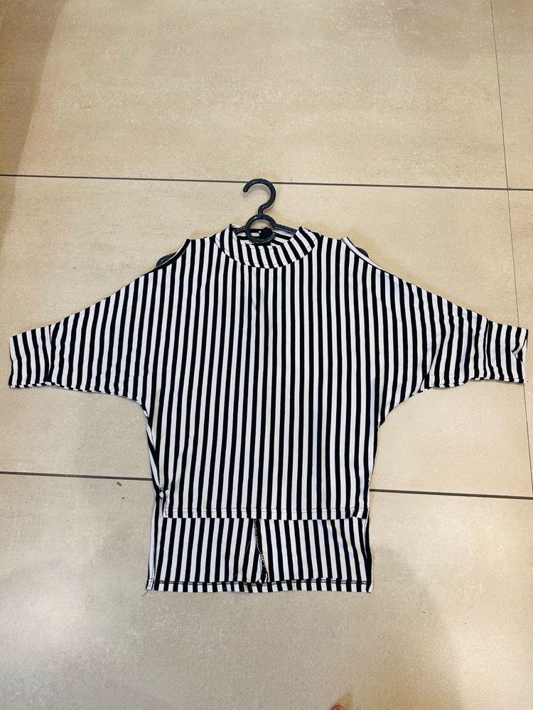 black and white Vertical stripes top