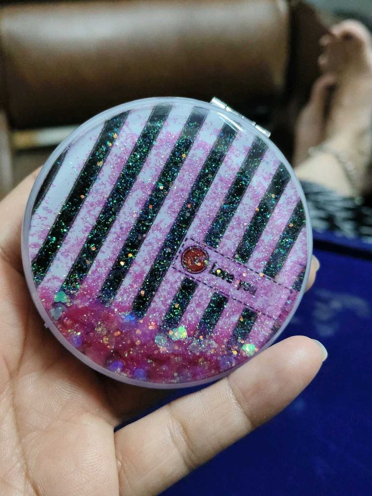 pocket mirror