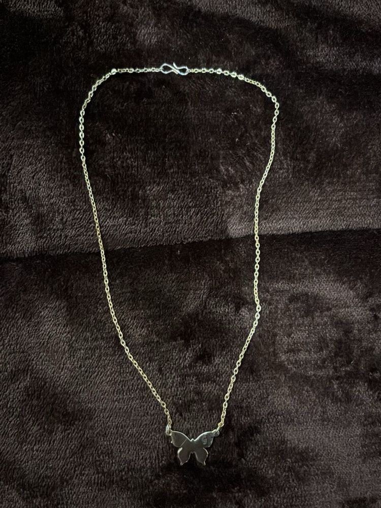 G alphabet Butterfly Pendant Necklace