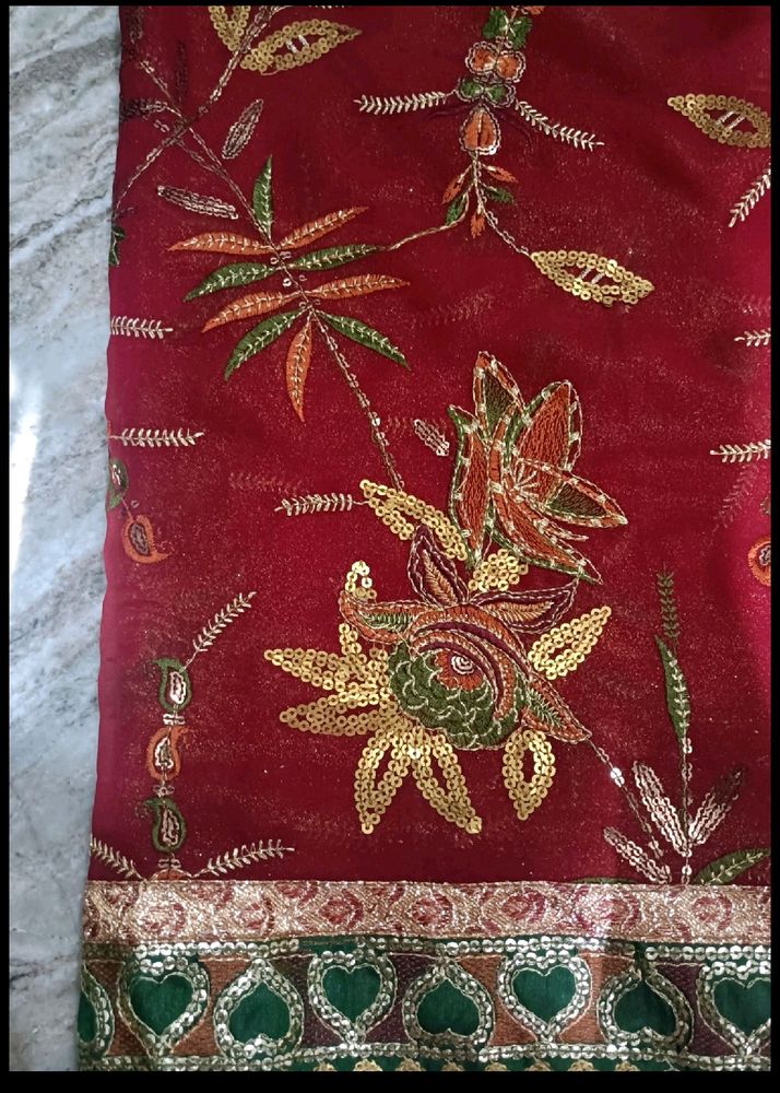 Have not wear one time.New sareeRoyal Red colourGo